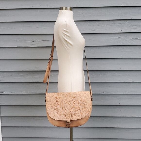 Patricia Nash Tan‎ Leather Rosolini Floral Tooled Buckle Crossbody Saddle Bag - Picture 3 of 9